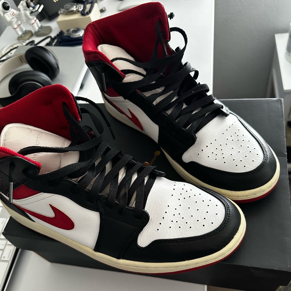 Jordan 1 Gym red
